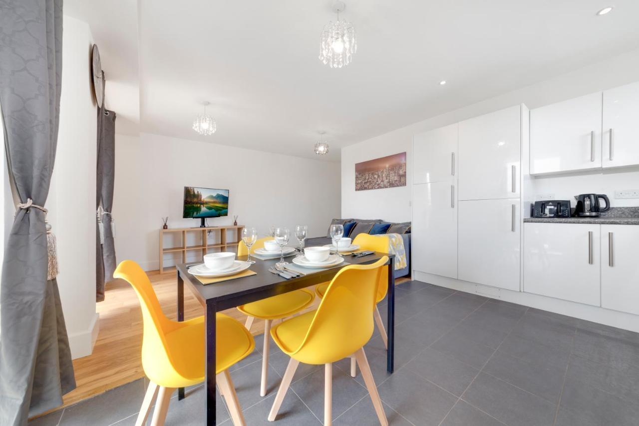 Flourish - Mulberry House - Tottenham * Londra